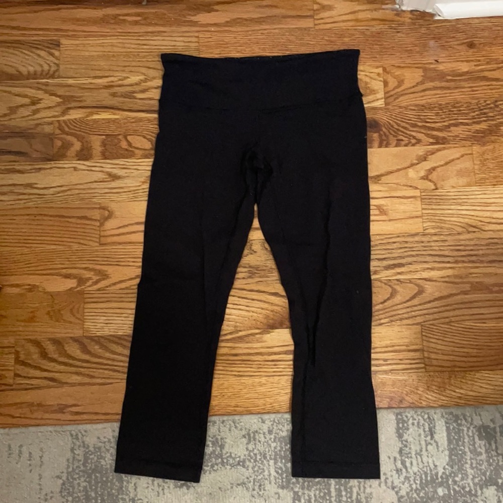 Cropped Lulu Lemon Leggings - size 6